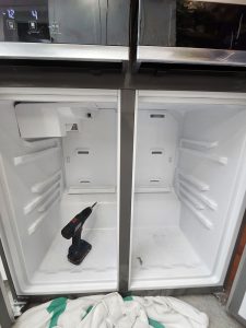 Intérieur de mini frigo - Service de réparation de frigidaire à Montréal Réparation Électroménager Montréal